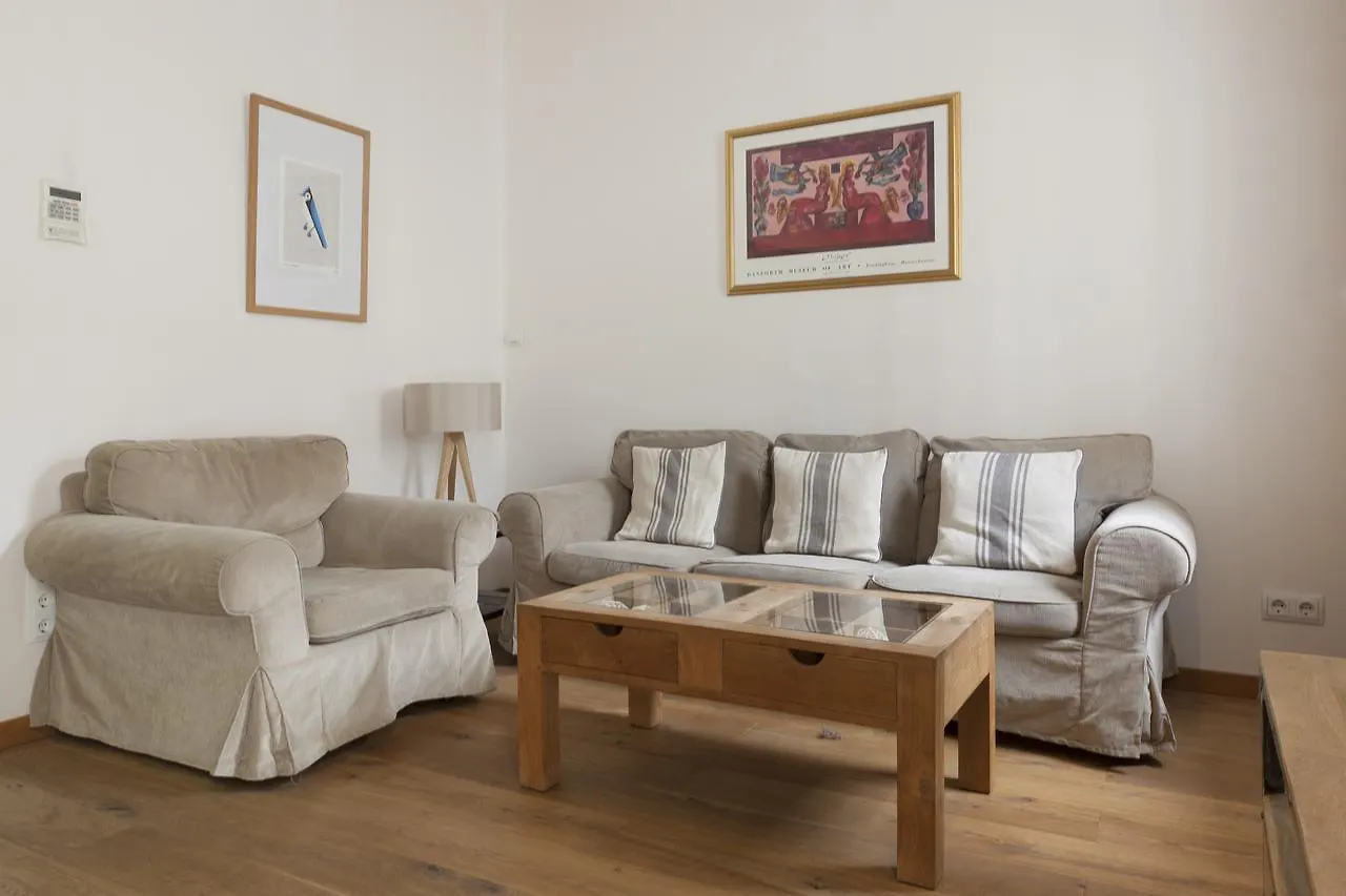 Akira Flats Roger De Flor Chic Apartment Barcelona