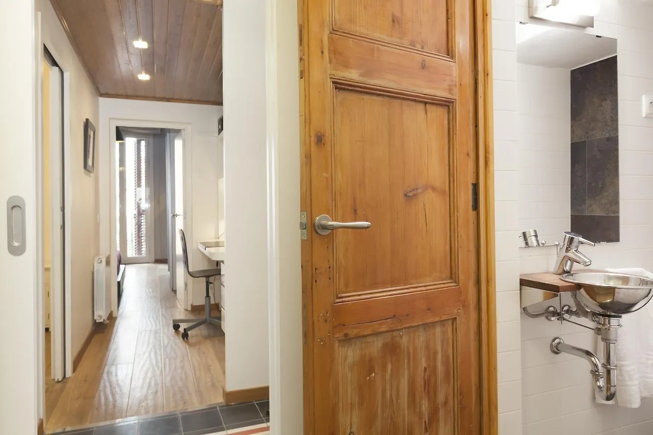 Akira Flats Roger De Flor Chic Apartment Barcelona