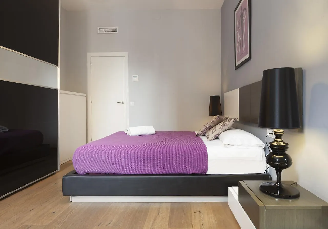 Akira Flats Roger De Flor Chic Apartment Barcelona